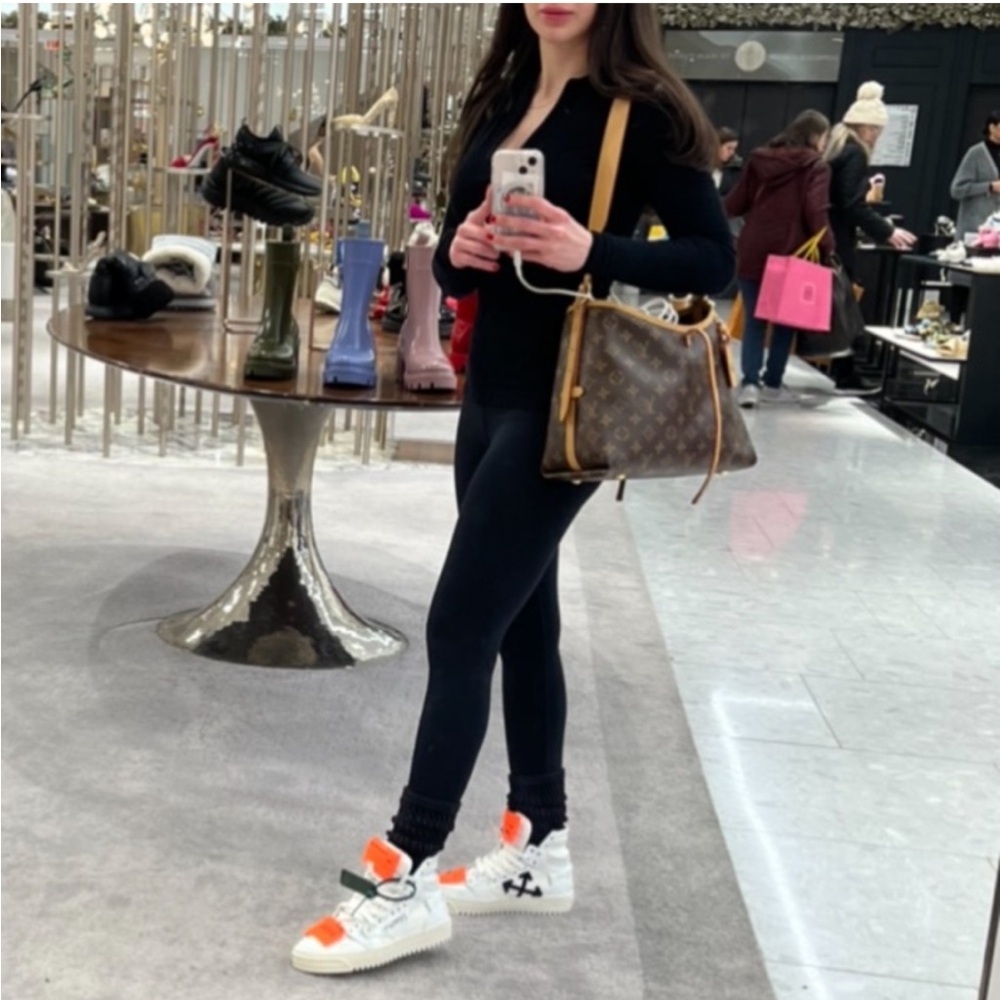 LV Carryall PM Bag - Picture 3 of 17